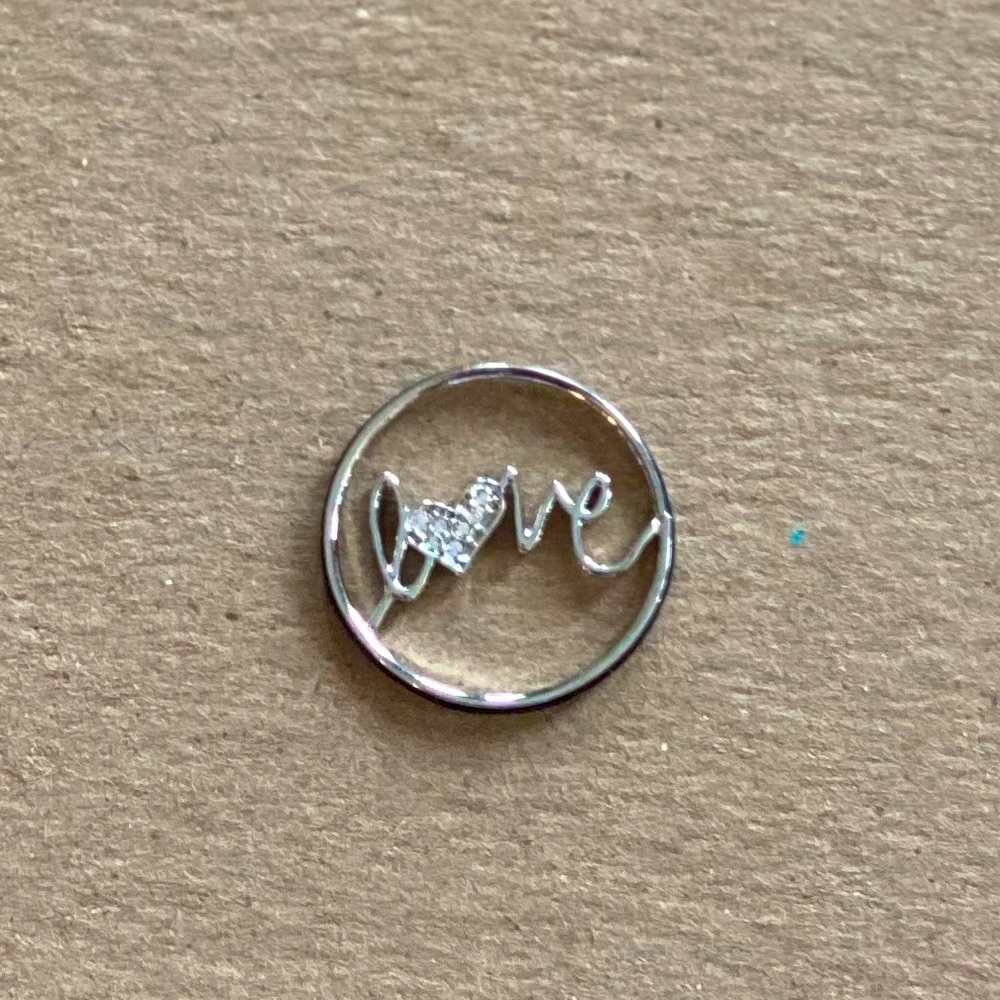 Origami Owl “𝒍🤍𝒗𝒆” face plate! ✨